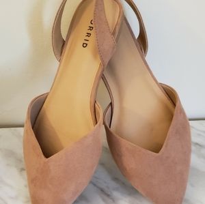 Women's faux suede sling back flat.